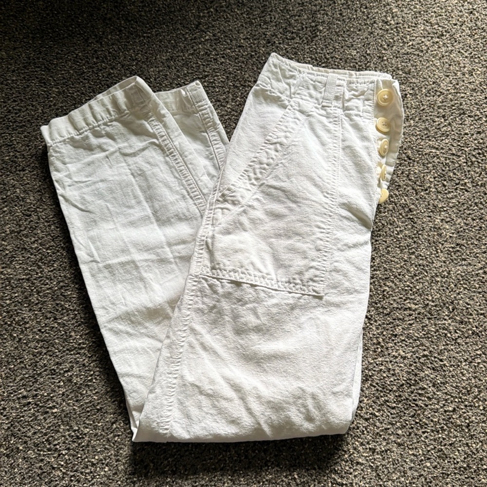 ESBY linen and cotton white pants.